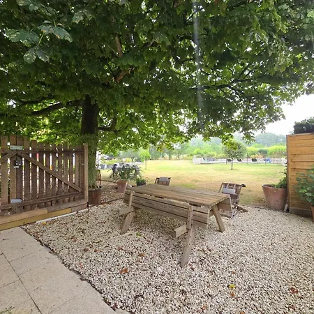 Maison Spacieuse Périgord Pourpre Avec Piscine Partagée - Fr-1-616-498 *