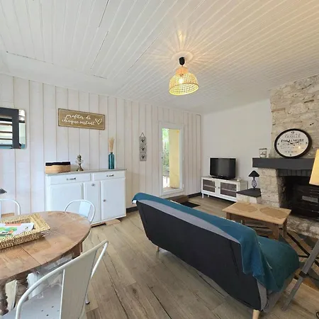 Casa di campagna Maison Spacieuse Périgord Pourpre Avec Piscine Partagée - Fr-1-616-498 Monsaguel