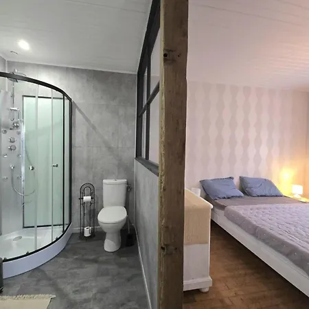 Maison Spacieuse Périgord Pourpre Avec Piscine Partagée - Fr-1-616-498