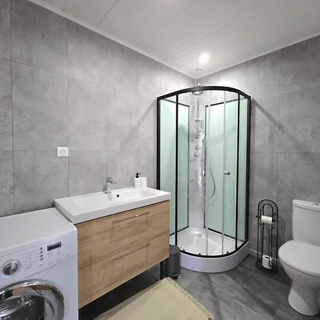 Maison Spacieuse Périgord Pourpre Avec Piscine Partagée - Fr-1-616-498 * Monsaguel