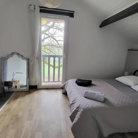 Maison Spacieuse Périgord Pourpre Avec Piscine Partagée - Fr-1-616-498 Monsaguel